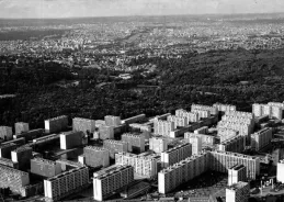 Sébastien kheroufi (promotion 2021) met en scène “par les villages” de peter handke